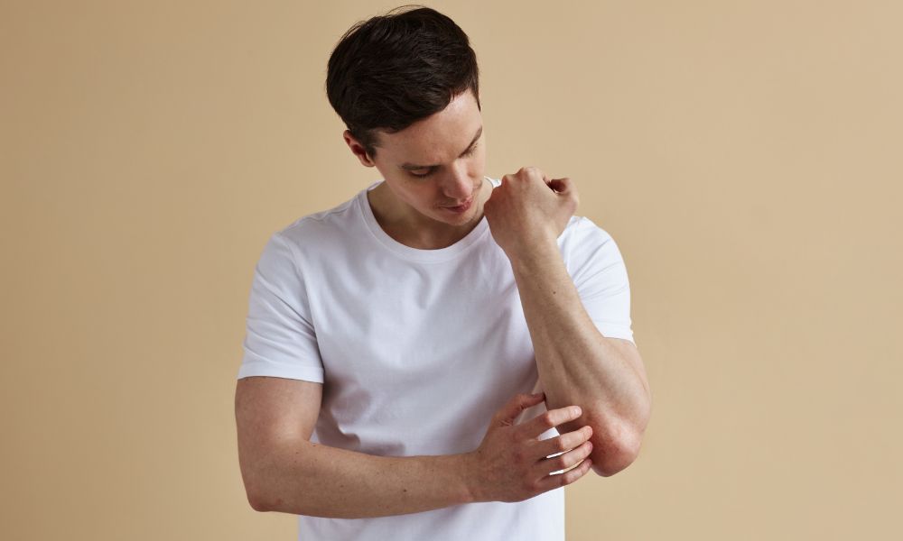 Viszkető, pikkelyes bőr? Célzott segítség és tudatos bőrápolás pikkelysömör esetén